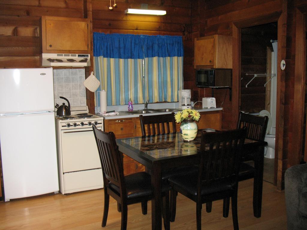 Forest Lake Camping Resort Cabin 18 Advance Exterior photo